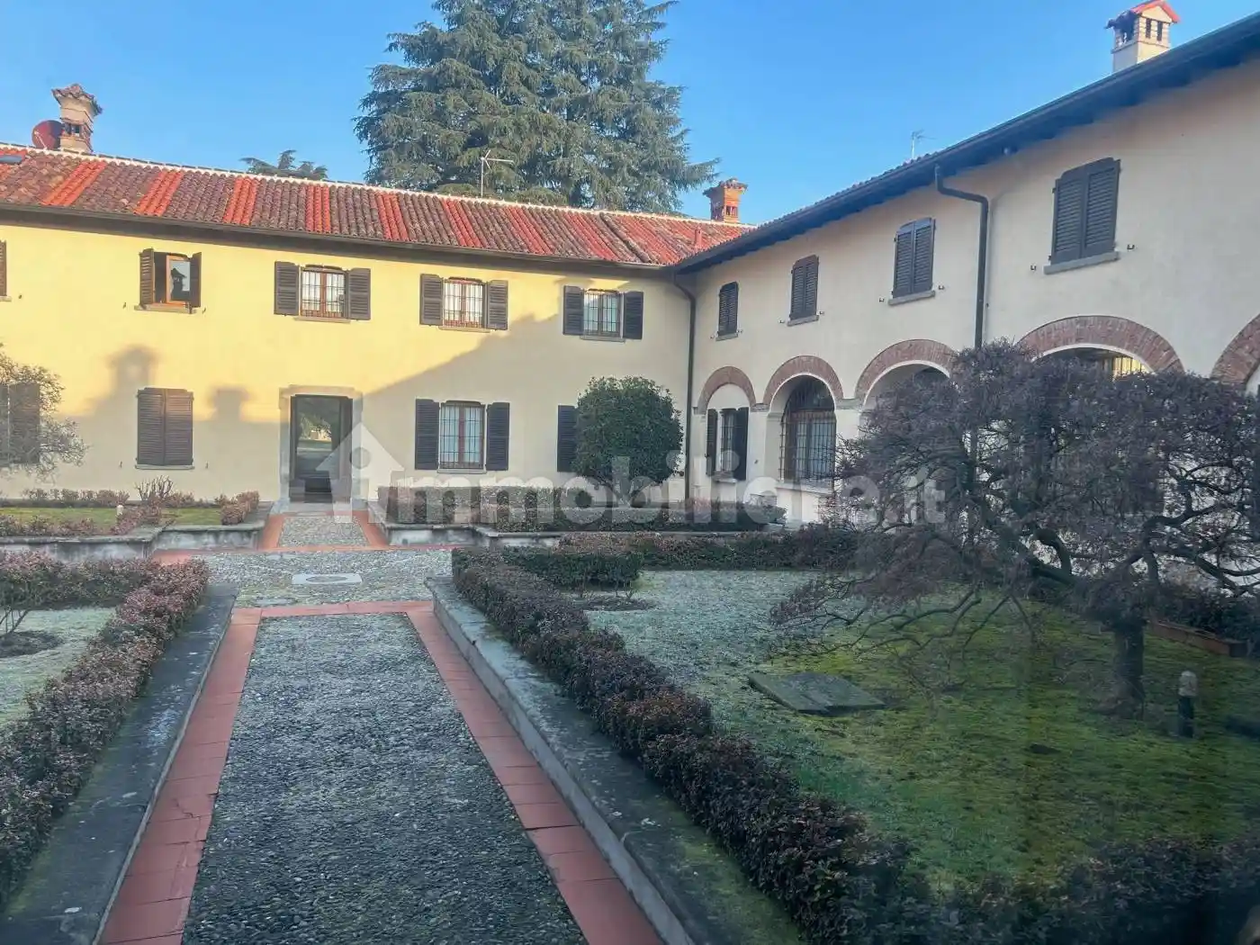 Appartamento in affitto a Carate Brianza