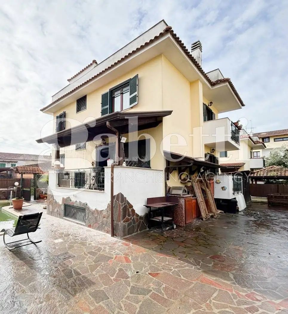 Villa in vendita a Giugliano in Campania