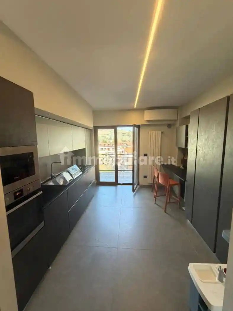 Quadrilocale via Salvatore Moccia 100, Emanuele II, C. Colombo, Morelli e Silvati, Avellino - foto 3