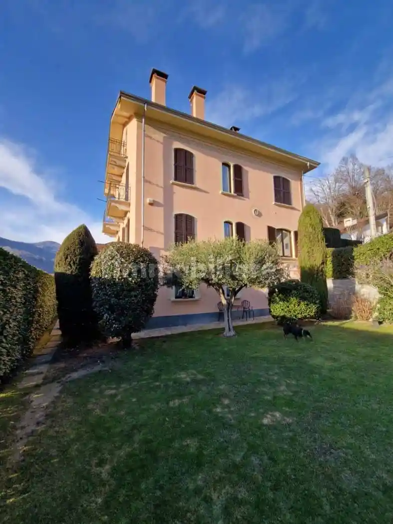 Villa in vendita a Borgosesia