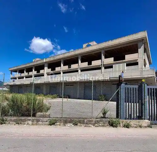 Palazzo - Edificio in vendita a Fondi
