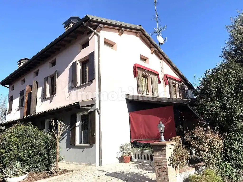 Villa in vendita a Finale Emilia