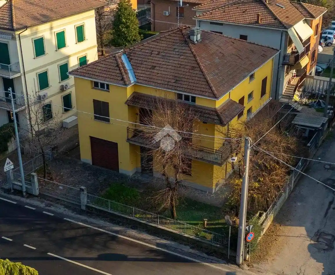 Villa in vendita a Montecchio Emilia