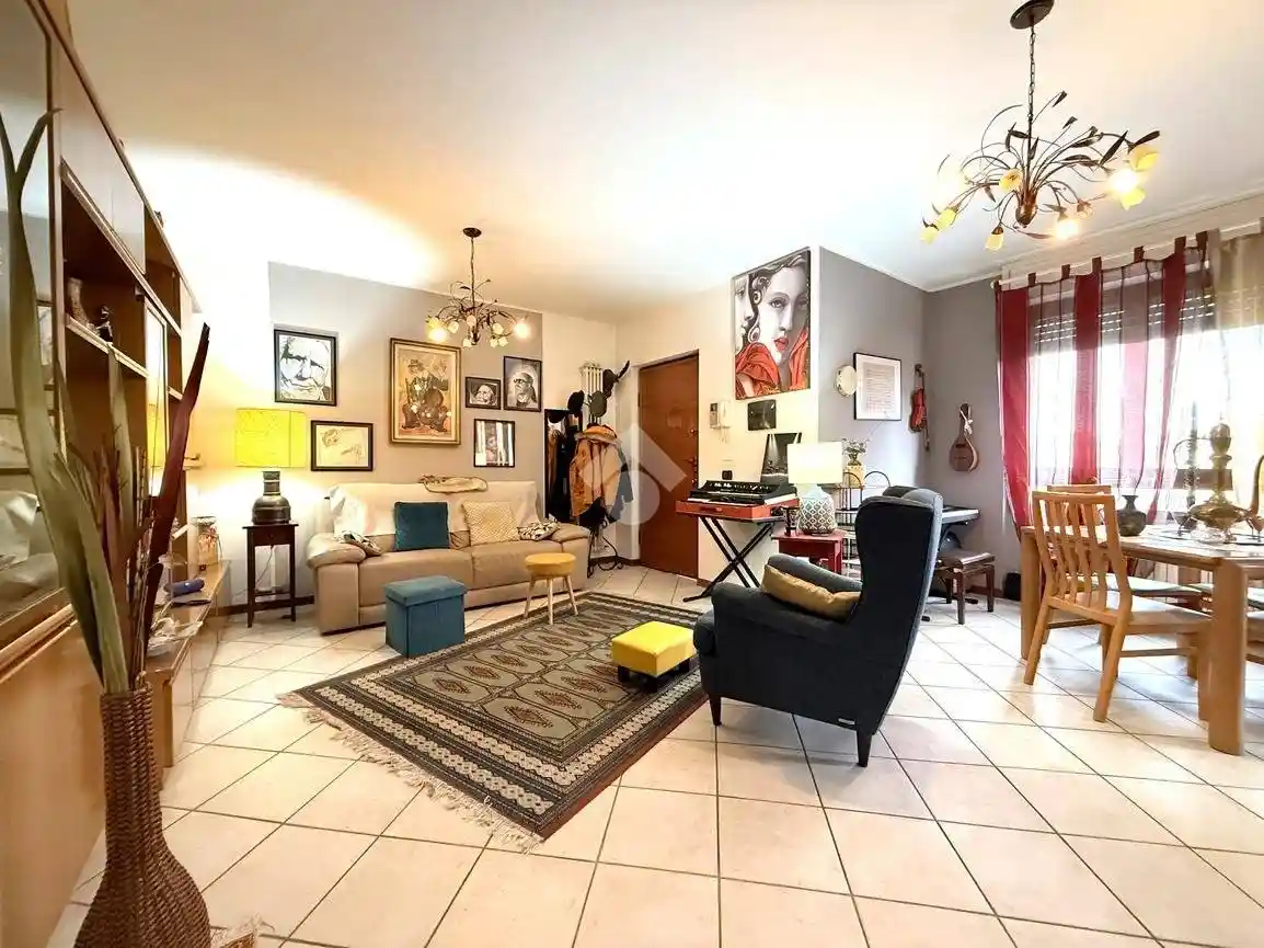 Appartamento in vendita a Caronno Pertusella