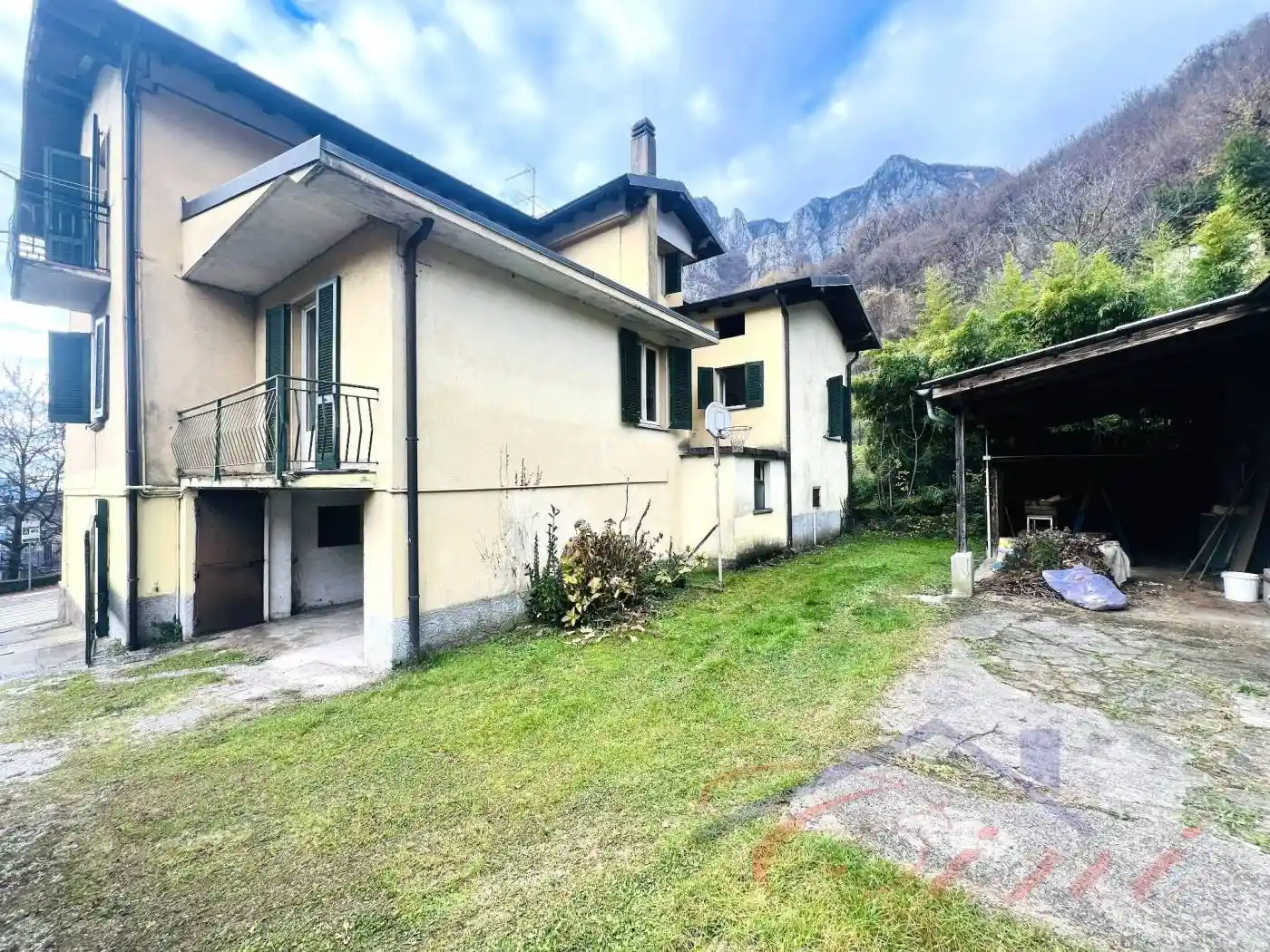Casa indipendente in vendita a Lecco