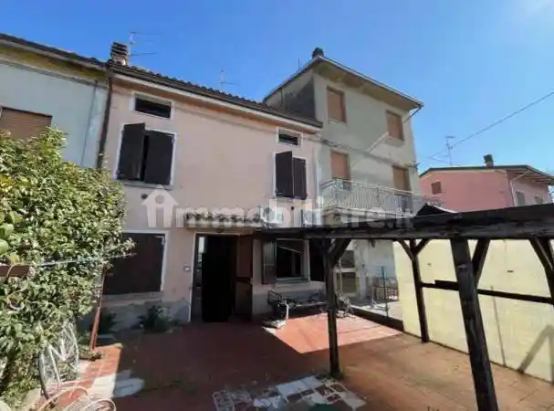 Casa indipendente in vendita a Guastalla