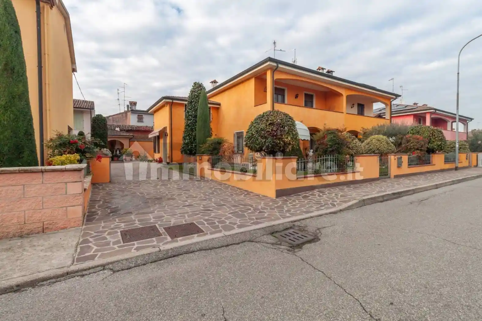 Villa in vendita a Viadana