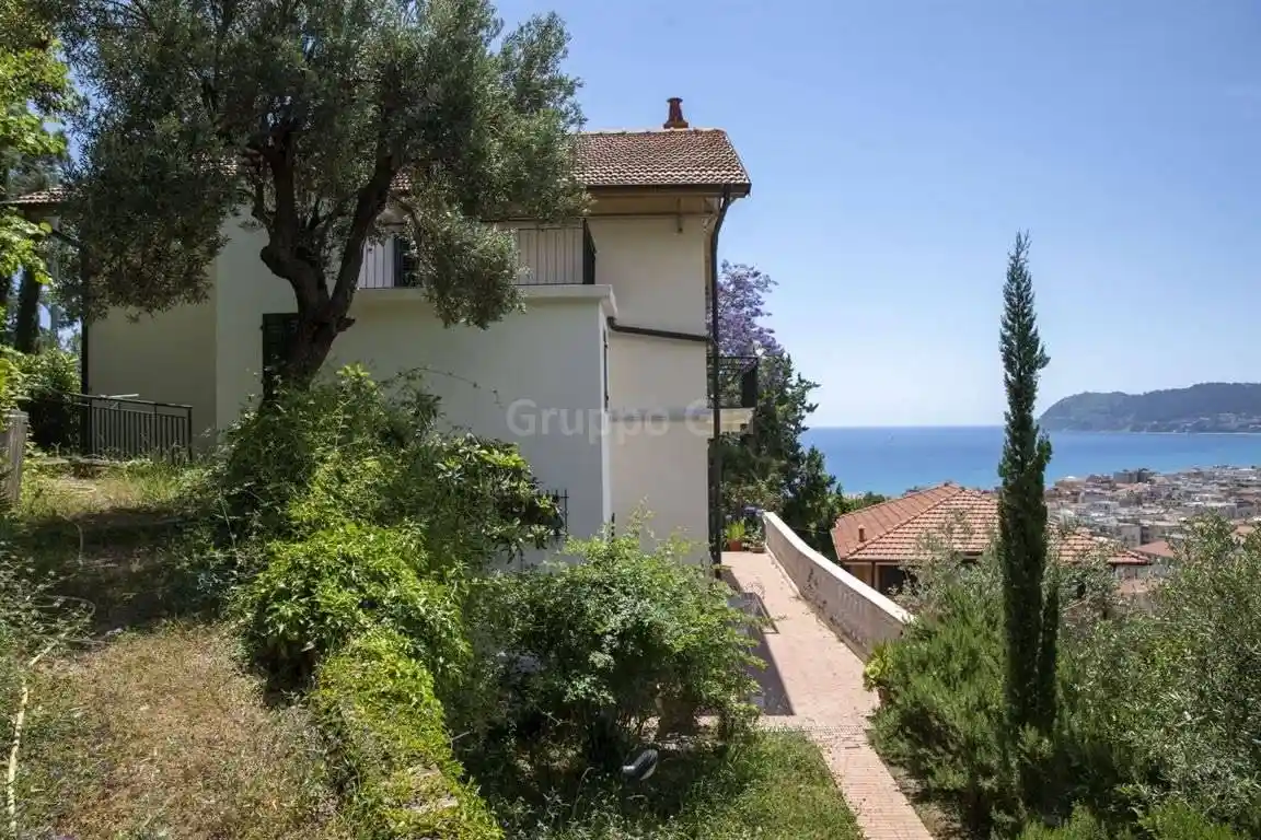 Villa in vendita a Alassio