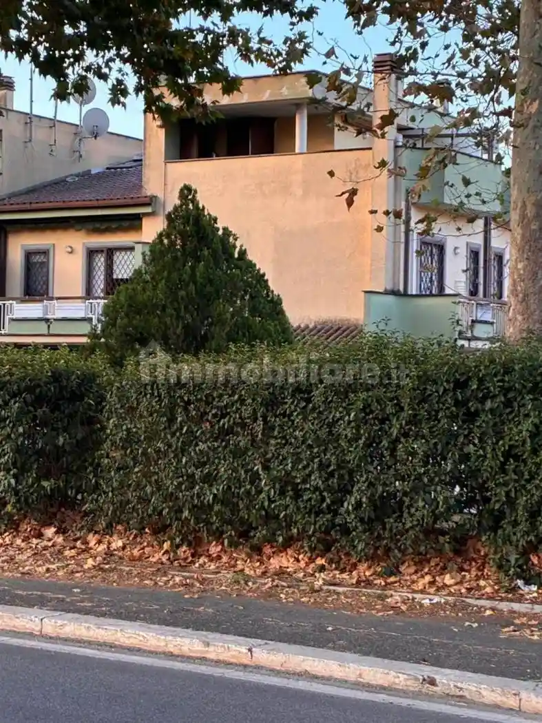 Villa bifamiliare via orazio borgianni  102, Torre Angela, Roma - foto 2