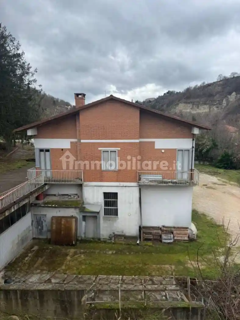 Palazzo - Edificio in vendita a Urbino