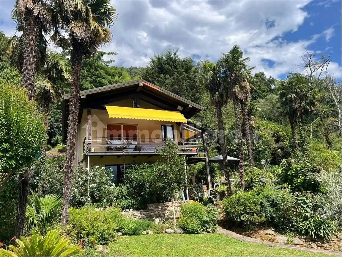 Casa indipendente in vendita a Tronzano Lago Maggiore