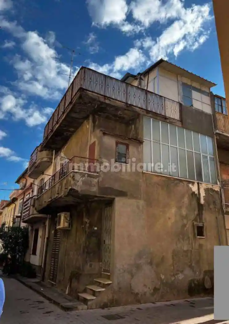 Casa indipendente in vendita a Nizza di Sicilia