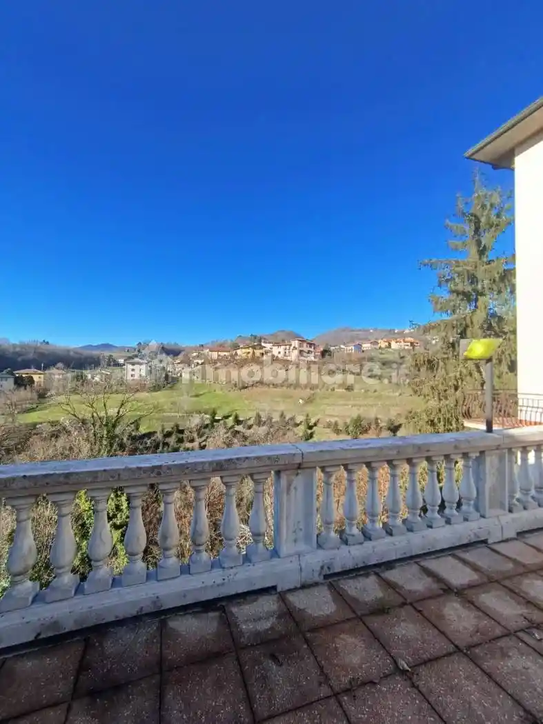 Villa in vendita a Caprino Bergamasco