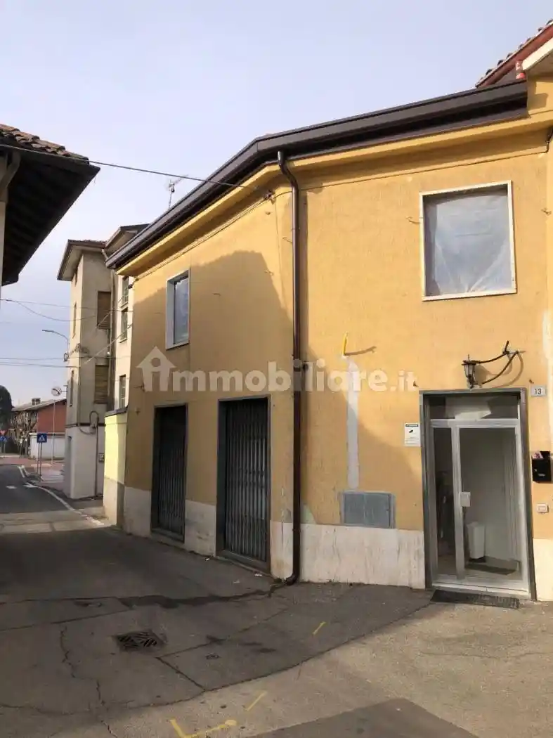 Appartamento in vendita a Carugo