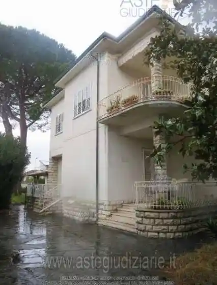 Villa in vendita a Cascina