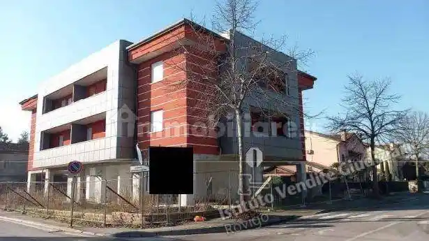 Palazzo - Stabile in vendita a Porto Viro