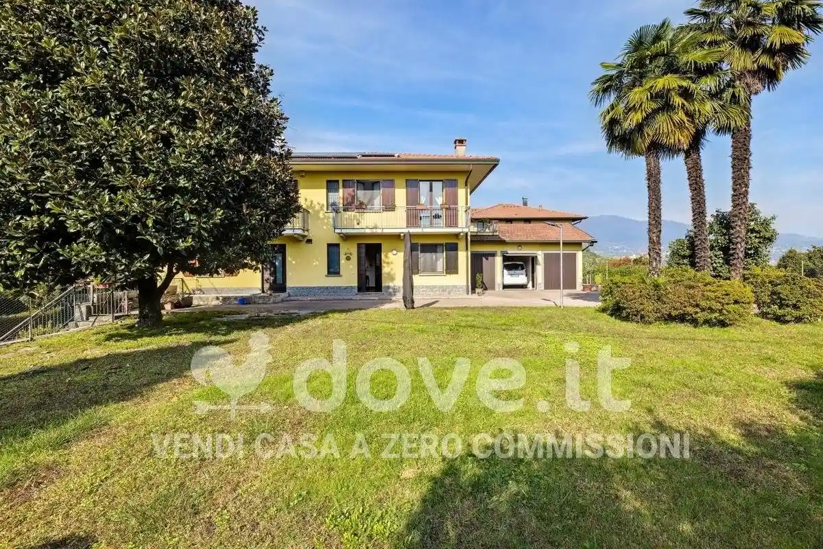 Villa in vendita a Biandronno
