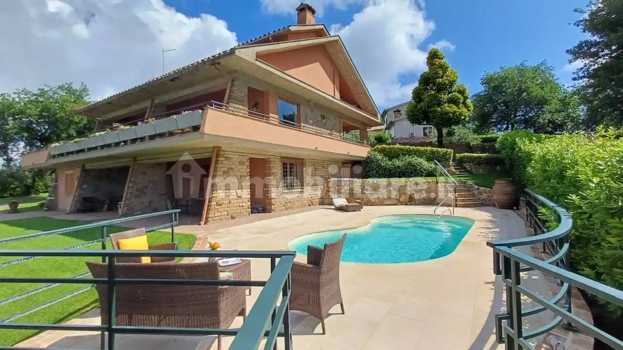 Villa in vendita a Sutri