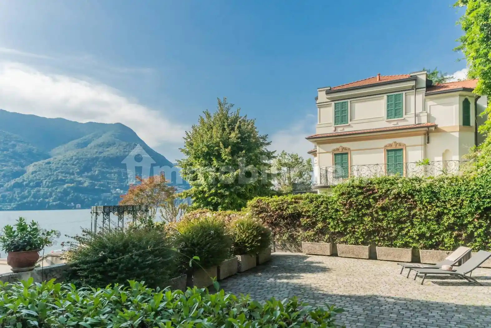 Appartamento in vendita a Carate Urio