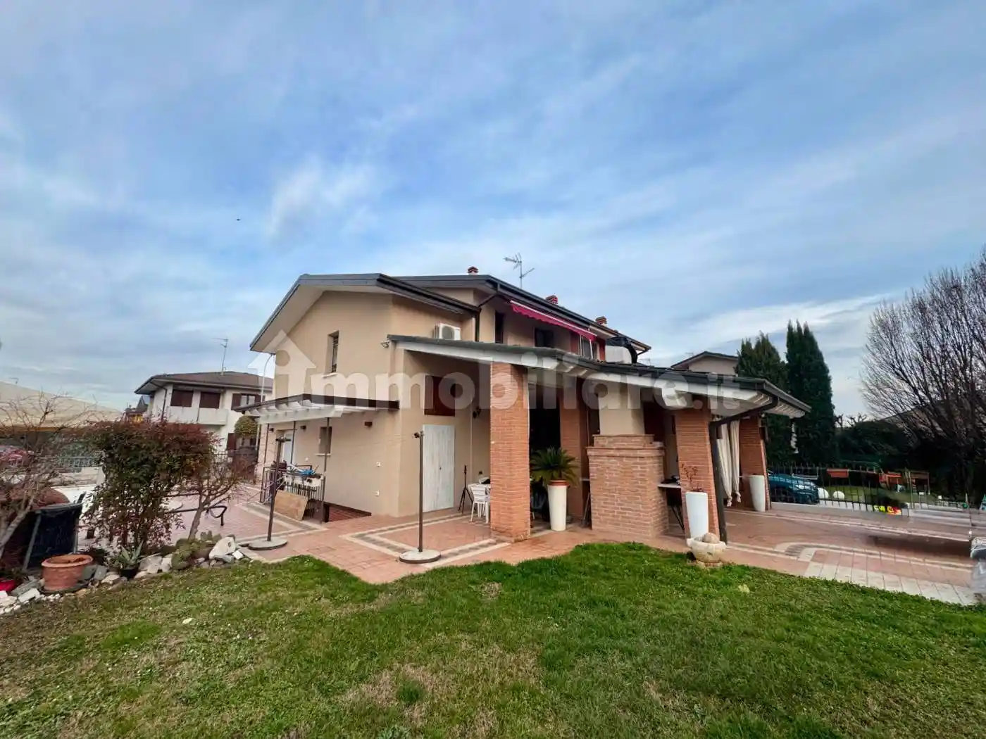 Villetta a schiera in vendita a Dello