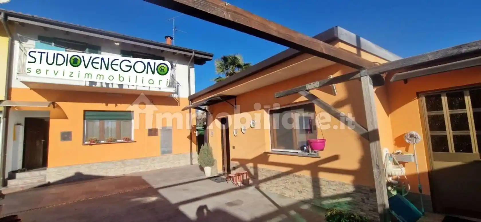 Casa indipendente in vendita a Venegono Superiore