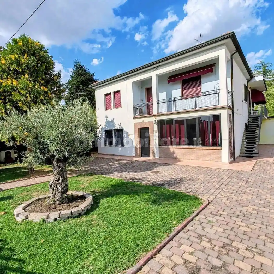 Villa in vendita a Bondeno