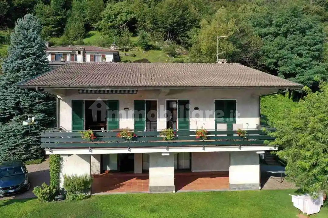 Villa in vendita a Oliveto Lario