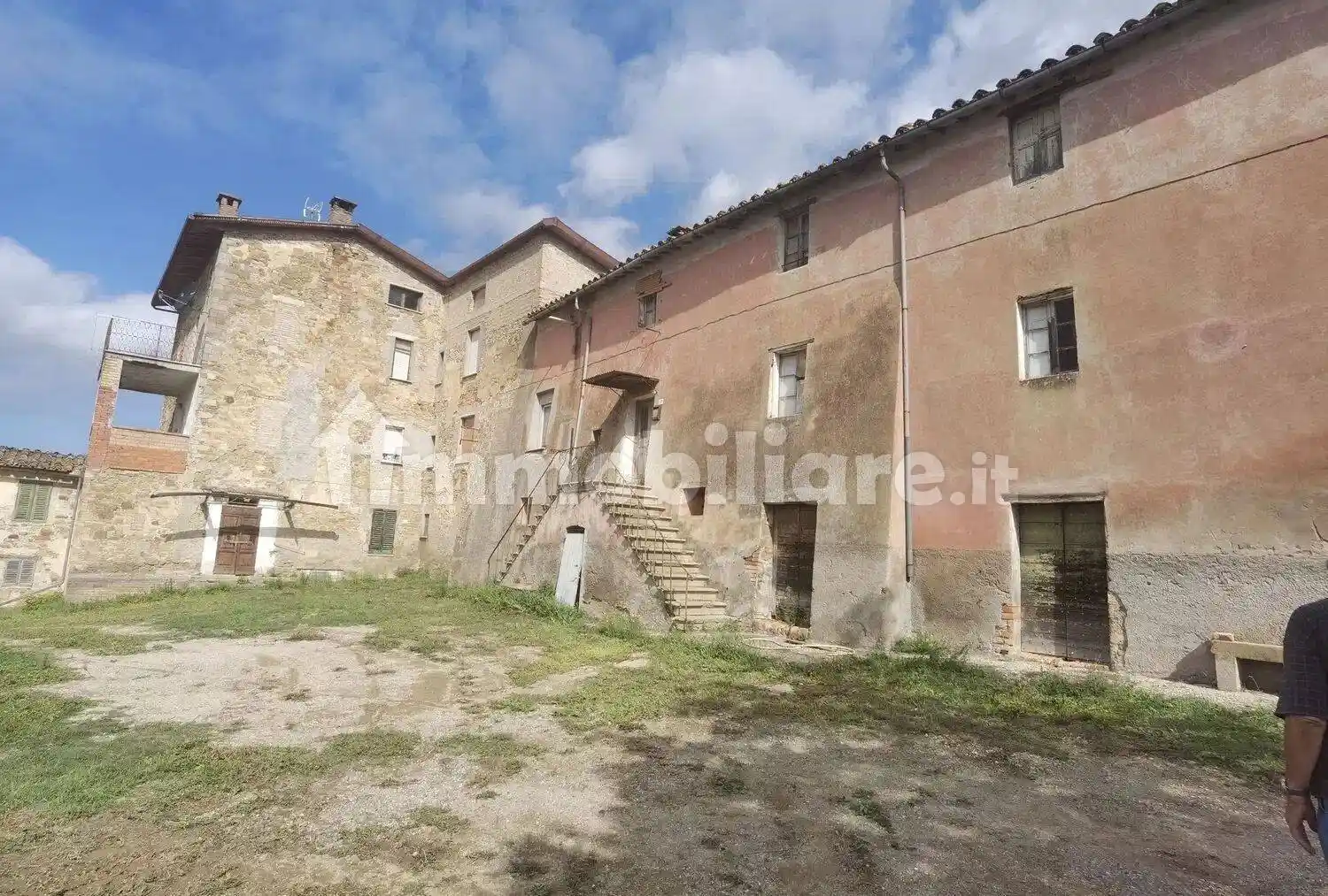 Palazzo - Edificio in vendita a Magione