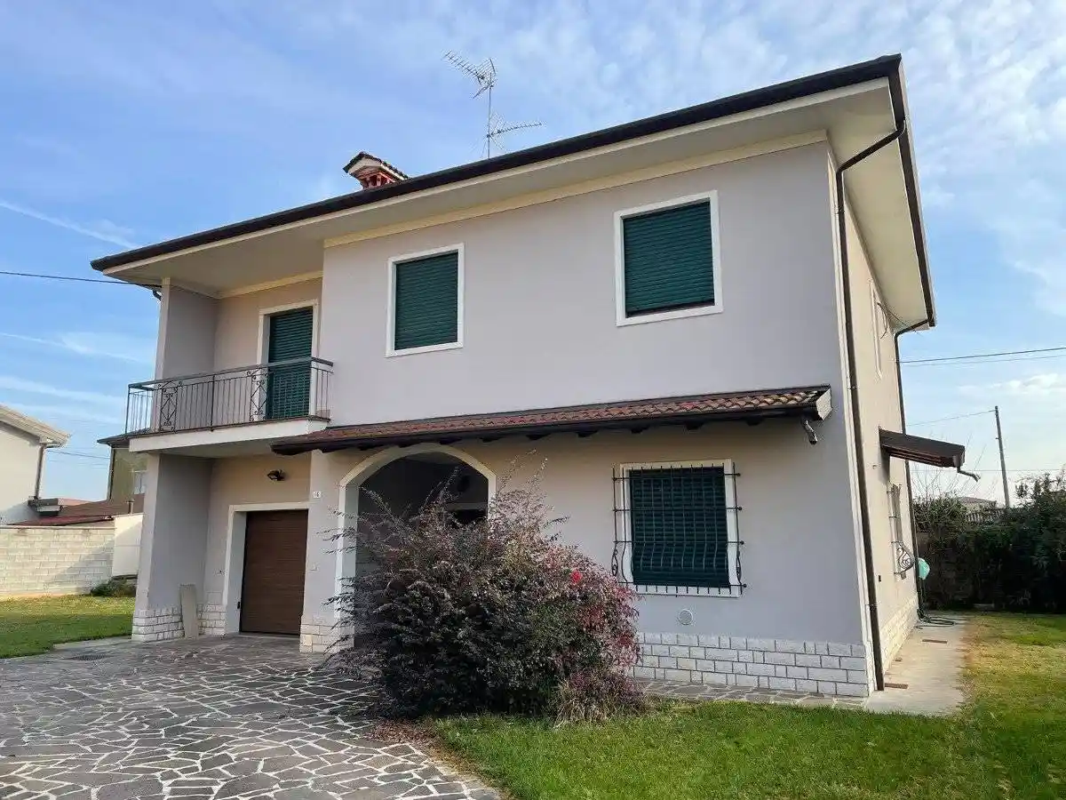 Villa in vendita a Lograto