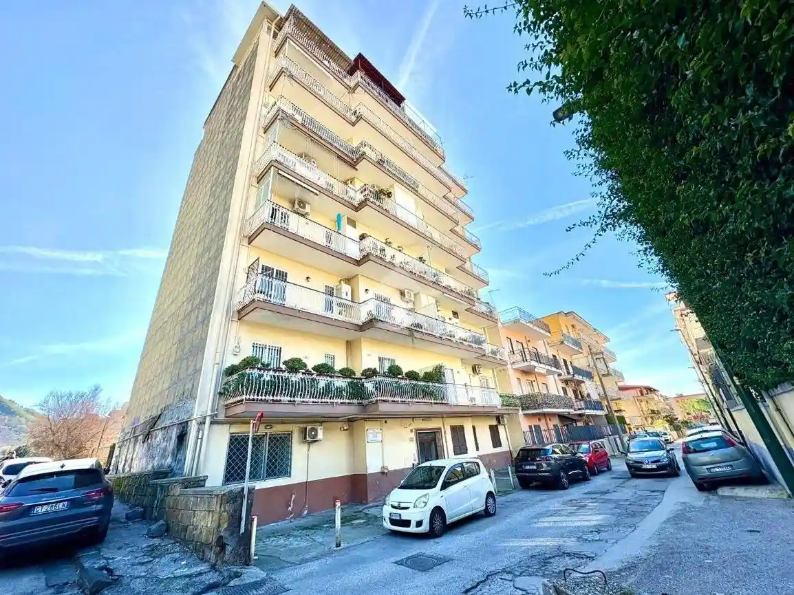 Appartamento in vendita a Napoli