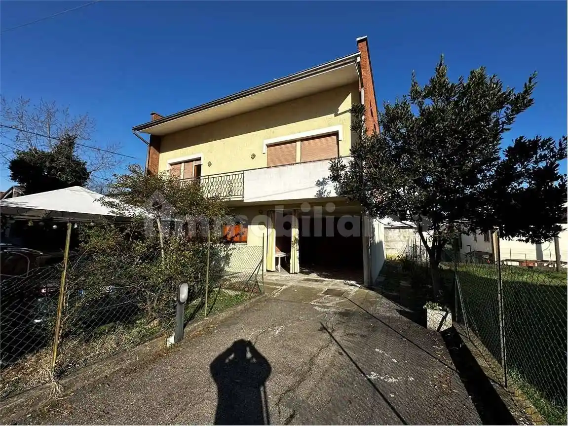 Casa indipendente in vendita a Soragna
