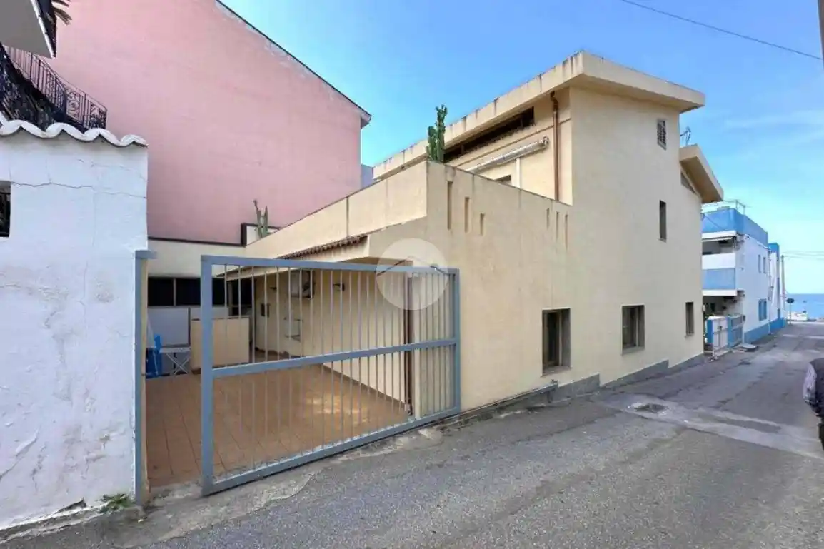 Palazzo - Edificio in vendita a Messina