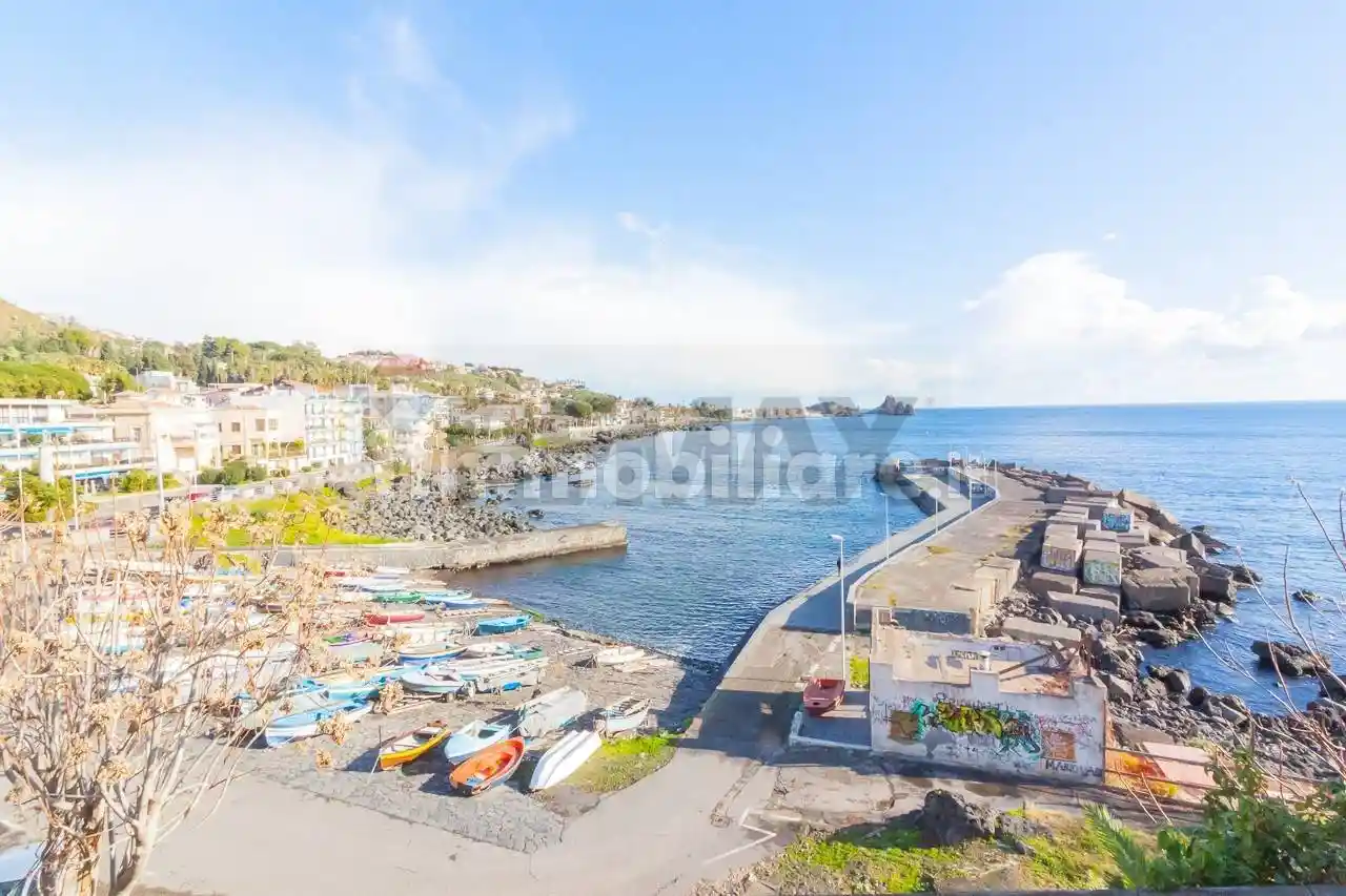 Casa indipendente in vendita a Aci Castello