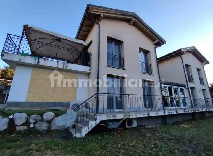 Villa in vendita a Comerio