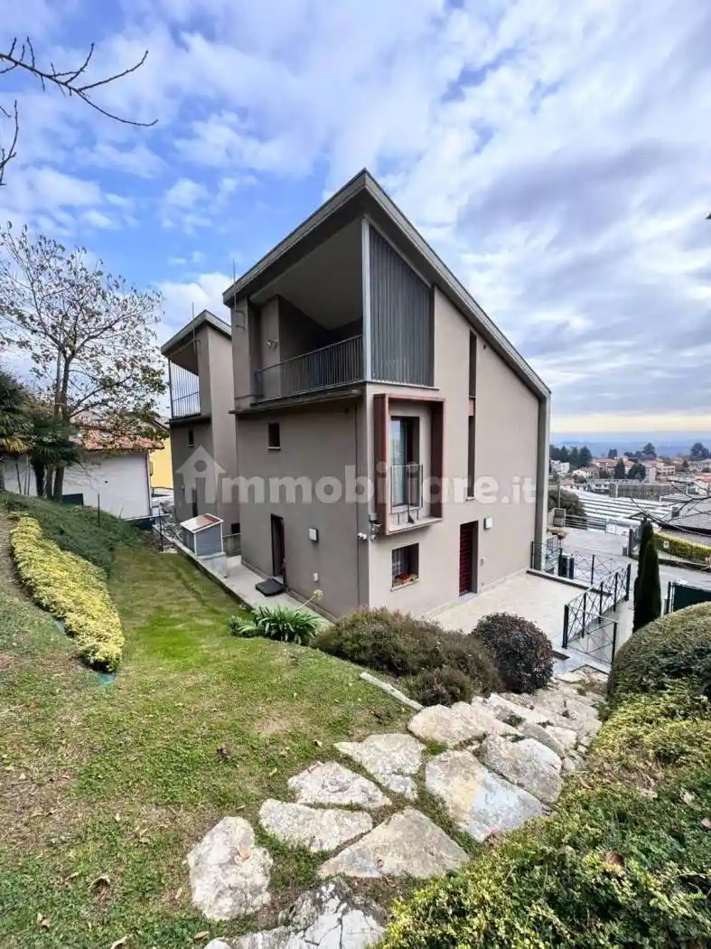 Villa in vendita a Albavilla