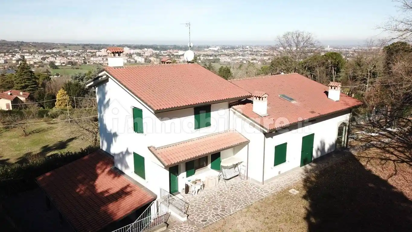 Villa in vendita a Imola