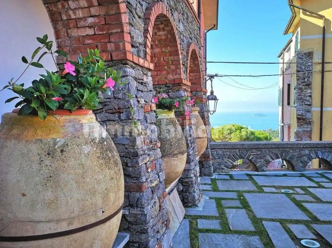 Casa indipendente in vendita a Ameglia