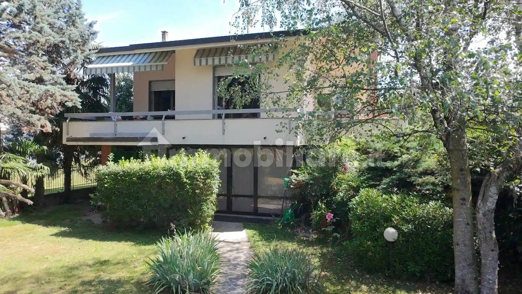 Villa in vendita a Borgomanero