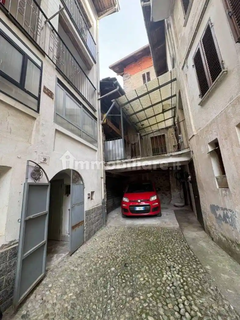 Palazzo - Edificio in vendita a Coggiola