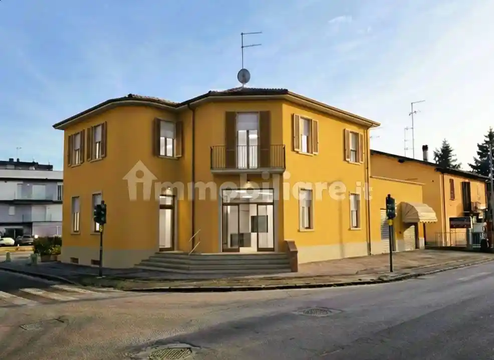 Palazzo - Edificio in vendita a Parma