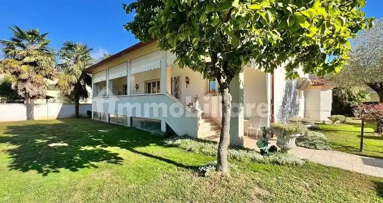 Villa in vendita a Fontanafredda