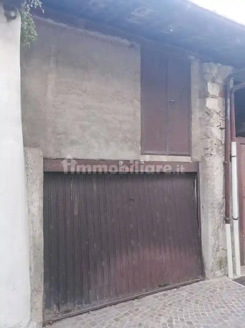 Casa indipendente in vendita a Gavirate