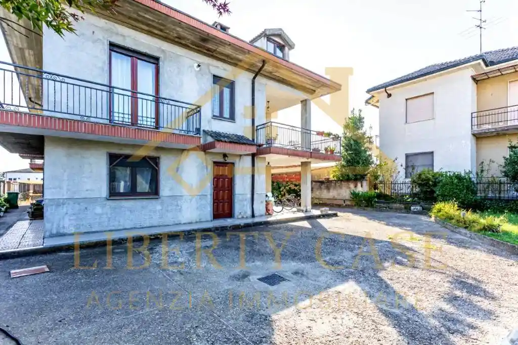 Villa in vendita a Stroppiana