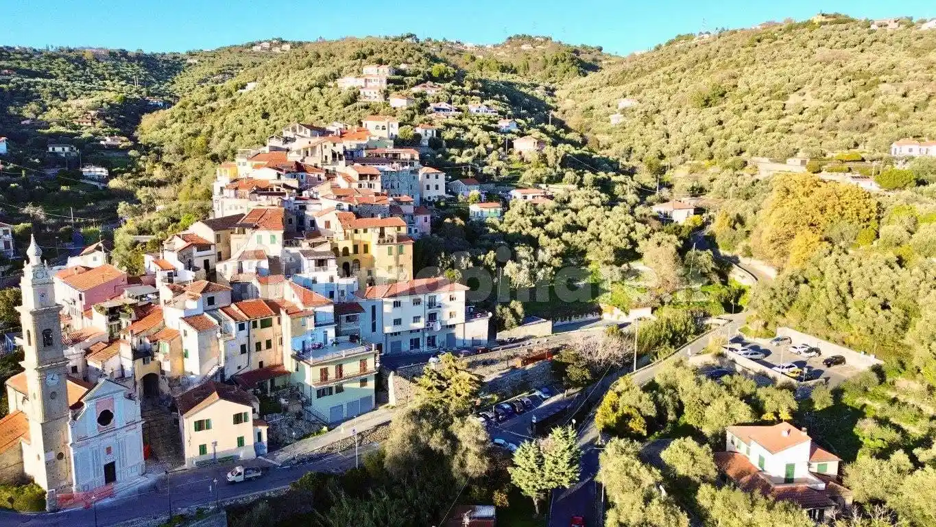 Casa indipendente in vendita a Imperia