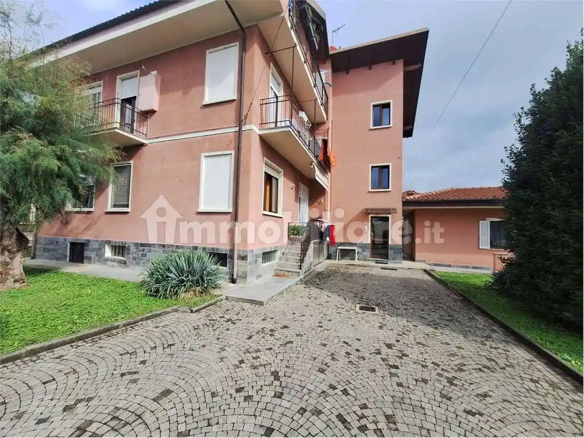 Appartamento in affitto a Robassomero