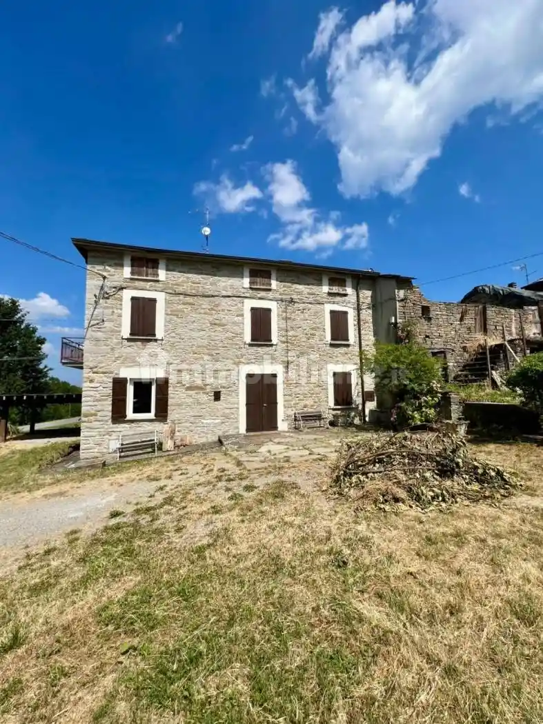 Rustico - Casale in vendita a Varsi