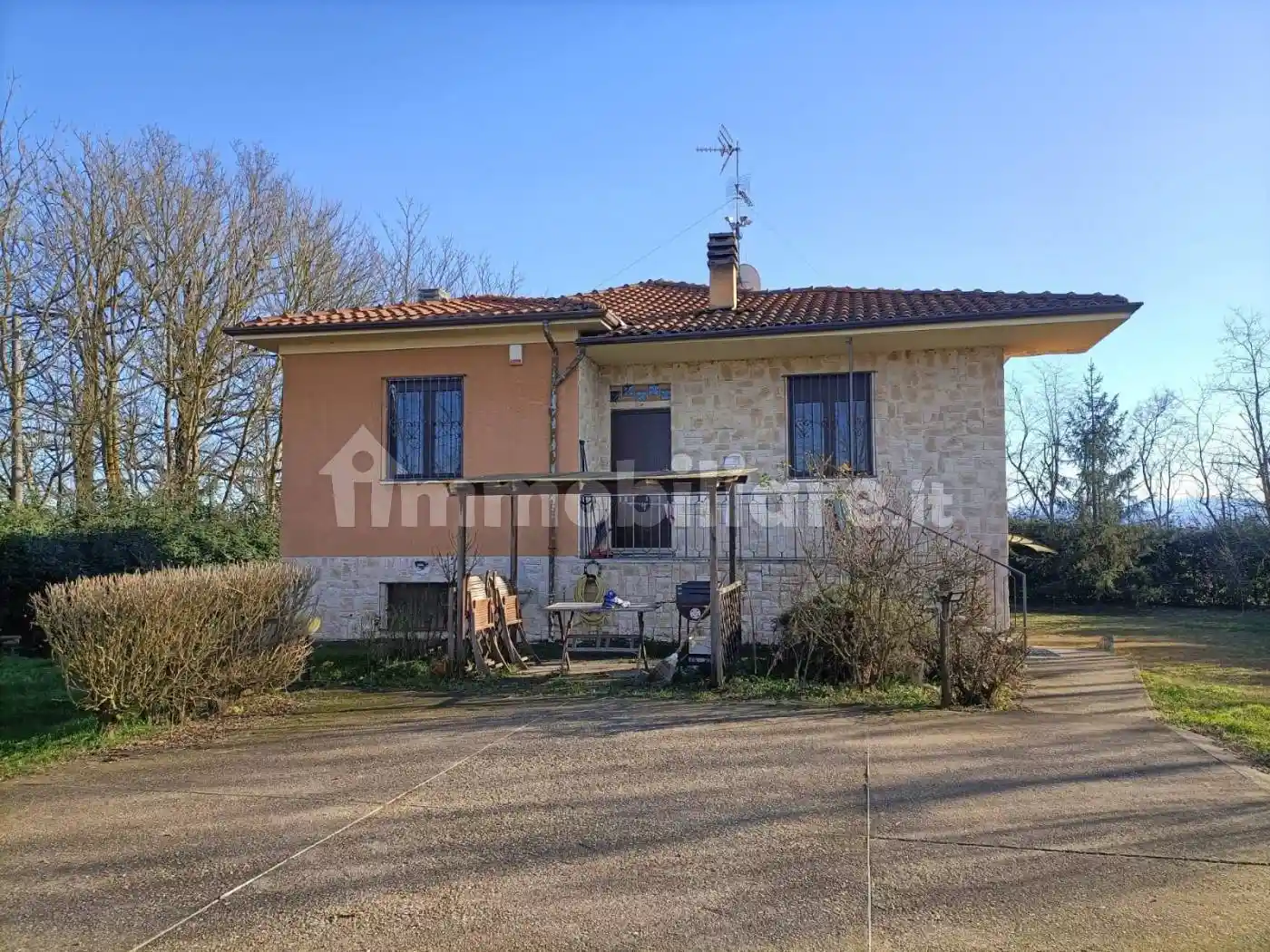 Villa in vendita a Sannazzaro de' Burgondi