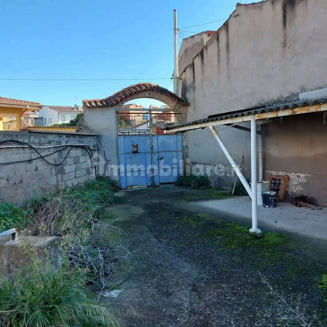 Palazzo - Edificio in vendita a Monastir
