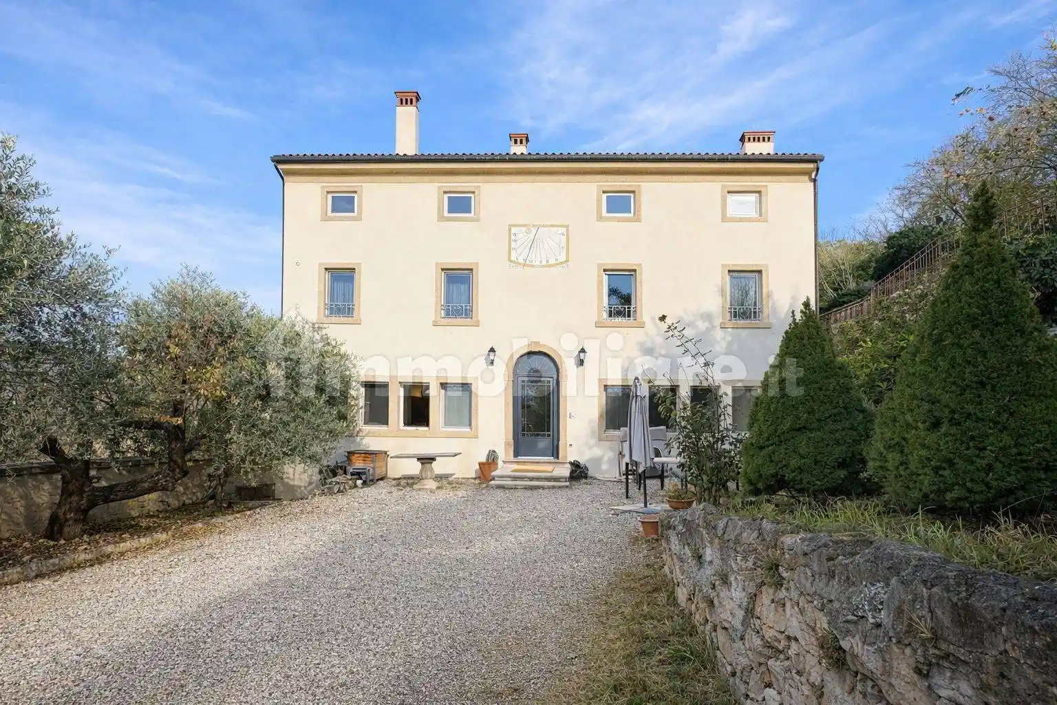 Villa in vendita a Soave