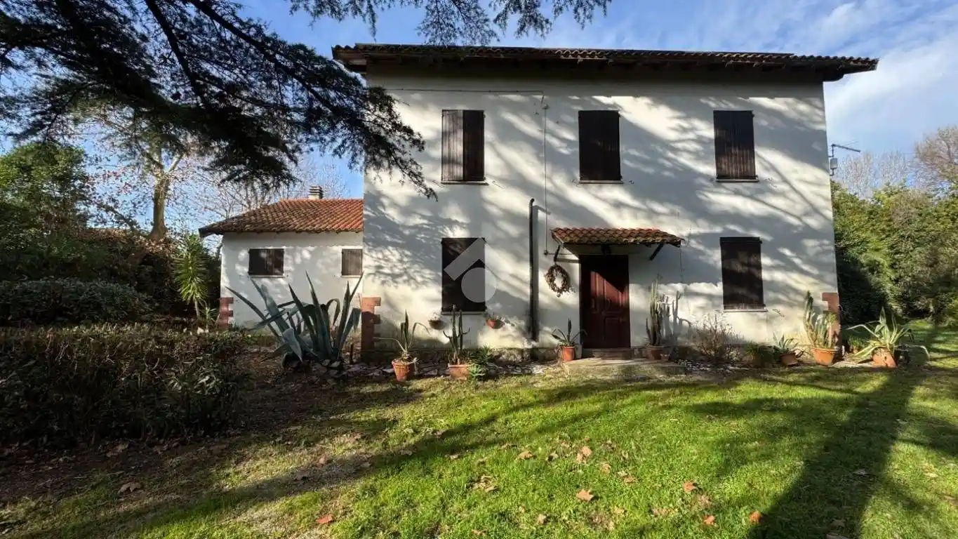 Rustico - Casale in vendita a Latina